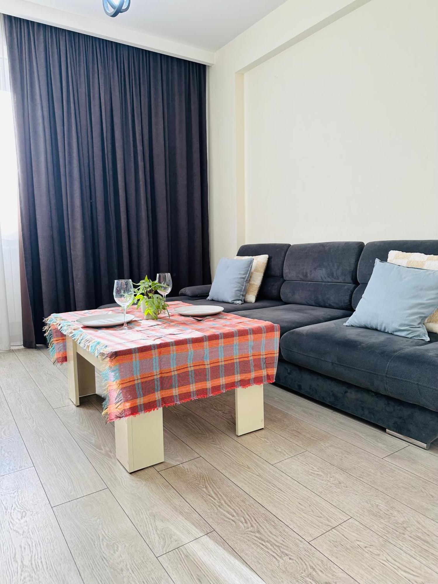 Apartamento Twins Tower Tiflis Exterior foto