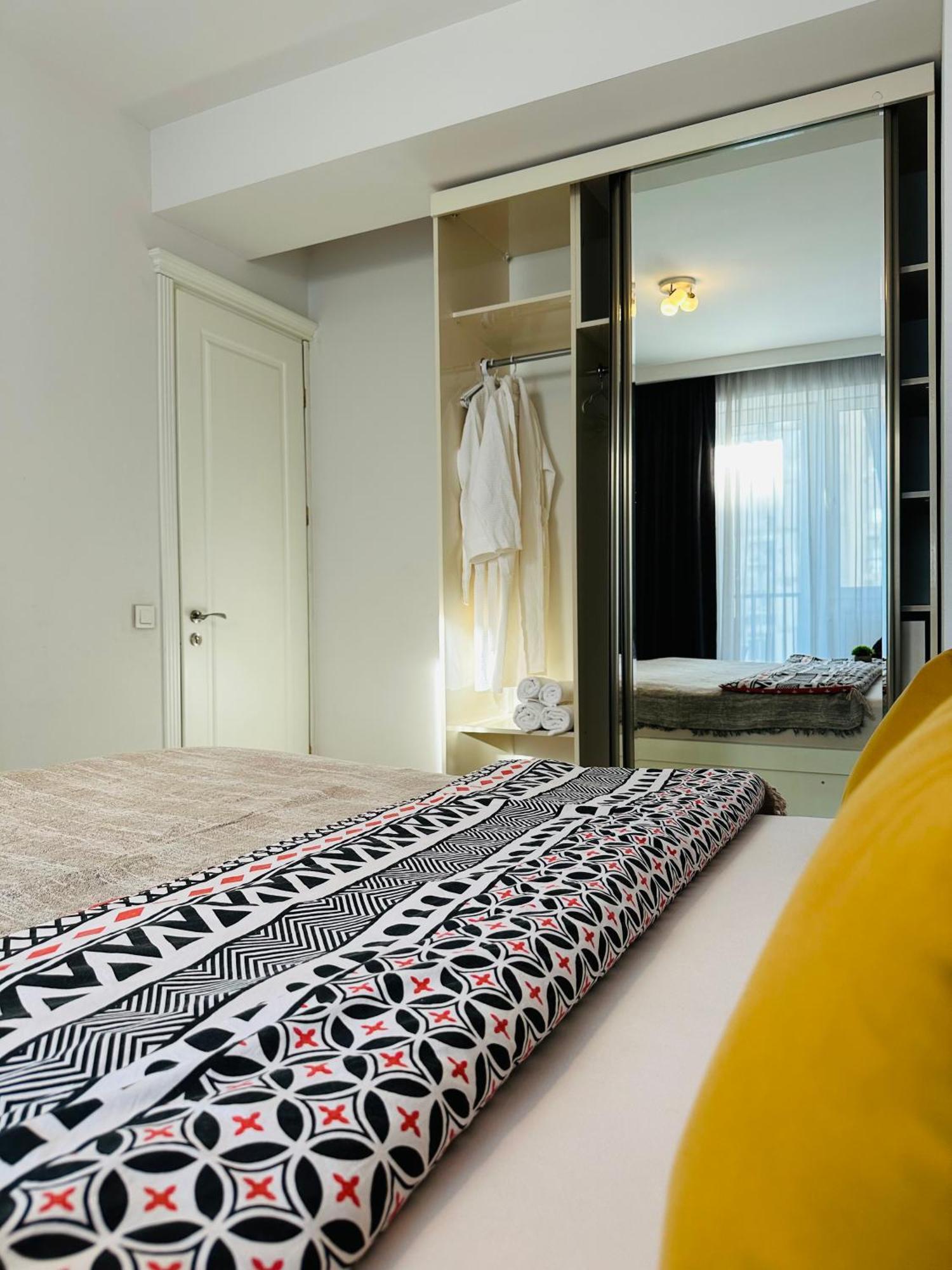 Apartamento Twins Tower Tiflis Exterior foto
